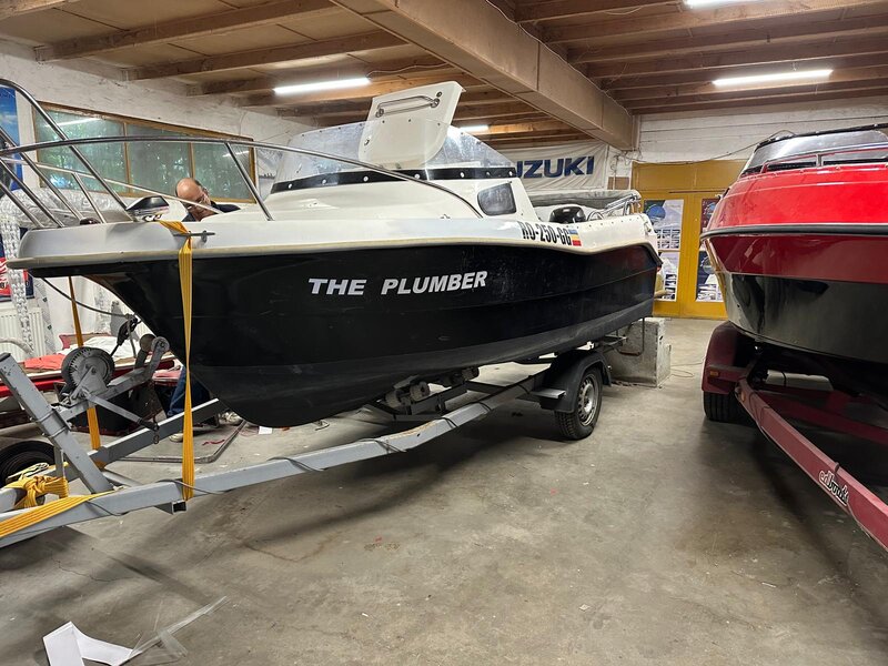 Ambarcatiune Quicksilver 460 Cabin