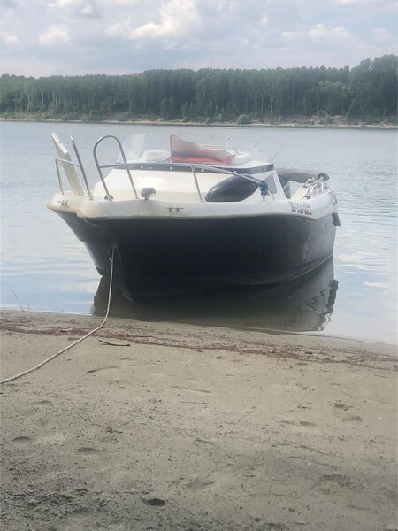 Ambarcatiune Quicksilver 460 Cabin