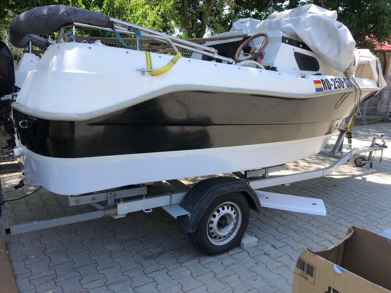 Ambarcatiune Quicksilver 460 Cabin