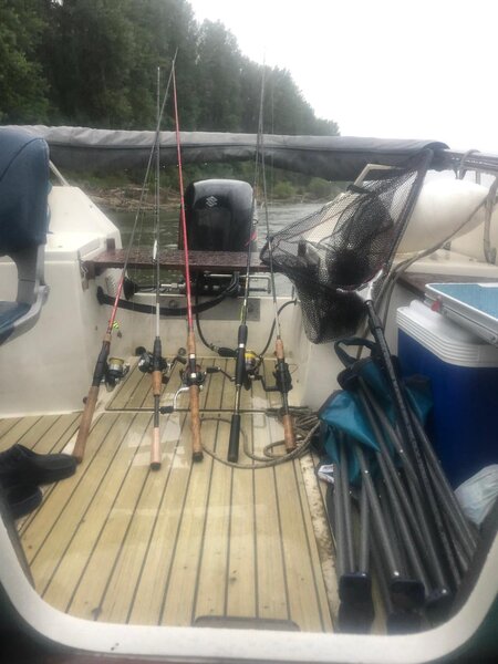 Ambarcatiune Quicksilver 460 Cabin