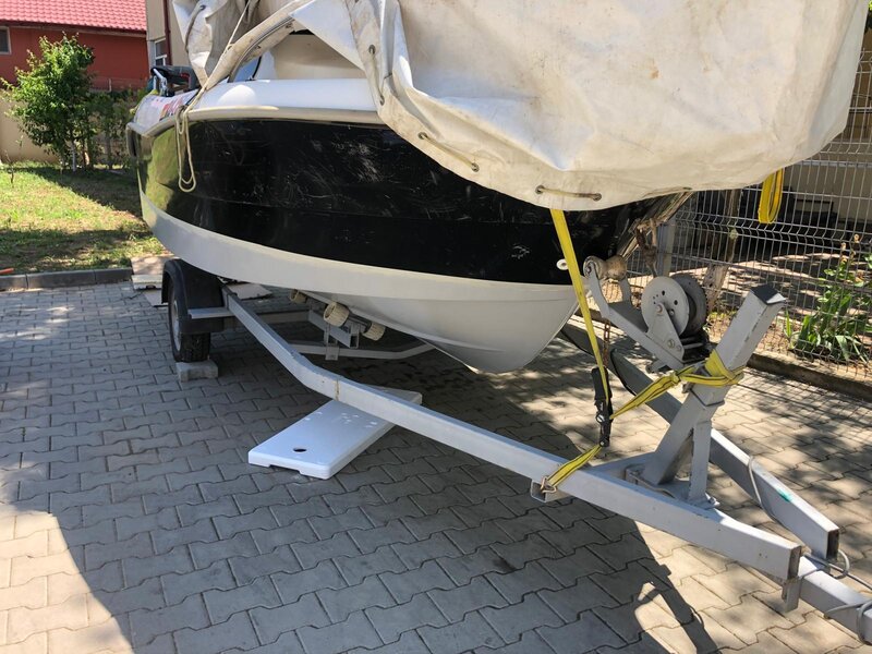 Ambarcatiune Quicksilver 460 Cabin